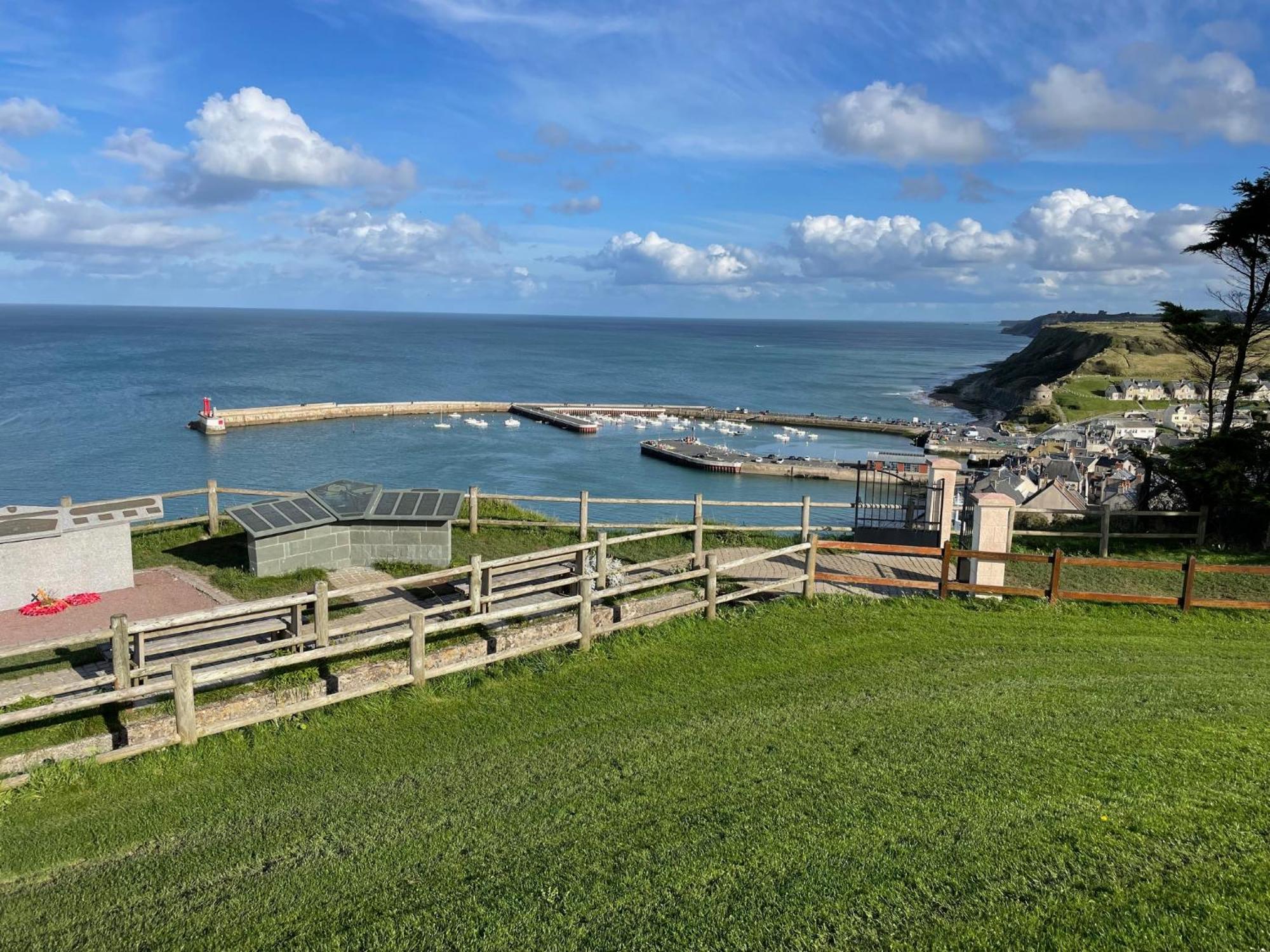 Maison Calme Et Cosy A Port-En-Bessin Pres Du Golf Et De La Mer ภายนอก รูปภาพ