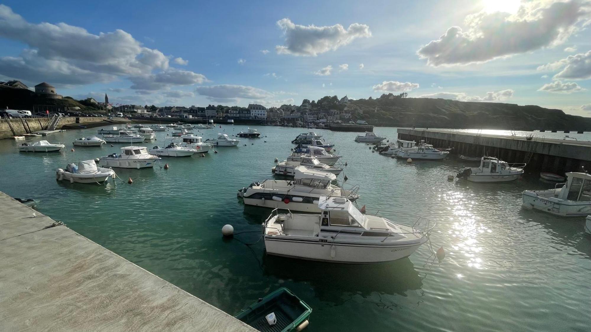 Maison Calme Et Cosy A Port-En-Bessin Pres Du Golf Et De La Mer ภายนอก รูปภาพ