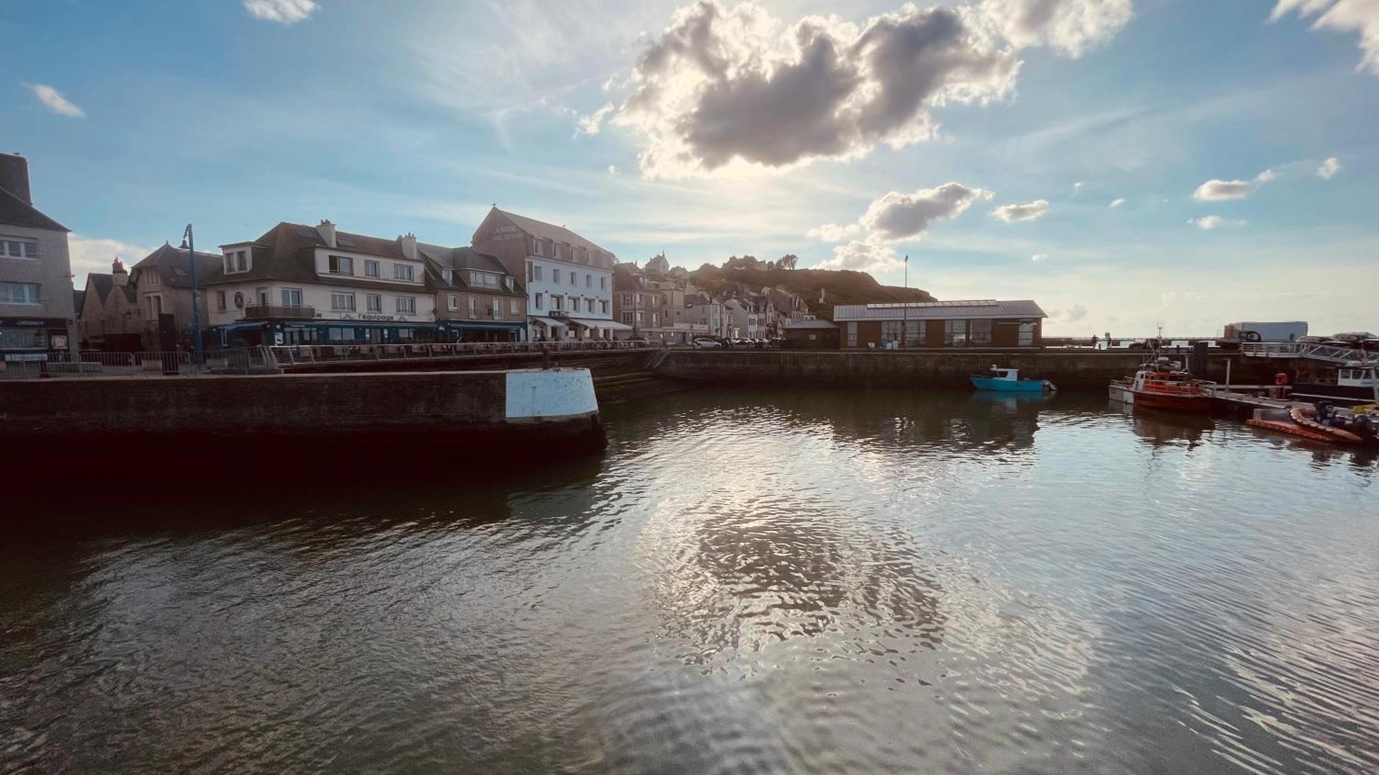 Maison Calme Et Cosy A Port-En-Bessin Pres Du Golf Et De La Mer ภายนอก รูปภาพ